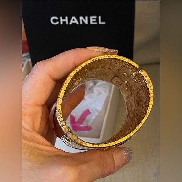 CHANEL⭐️RaRe⭐️Vintage Quilted Byzantine Cuff Bracelet, 1980s⭐️w/box & COA⭐️ - Picture 7 of 11